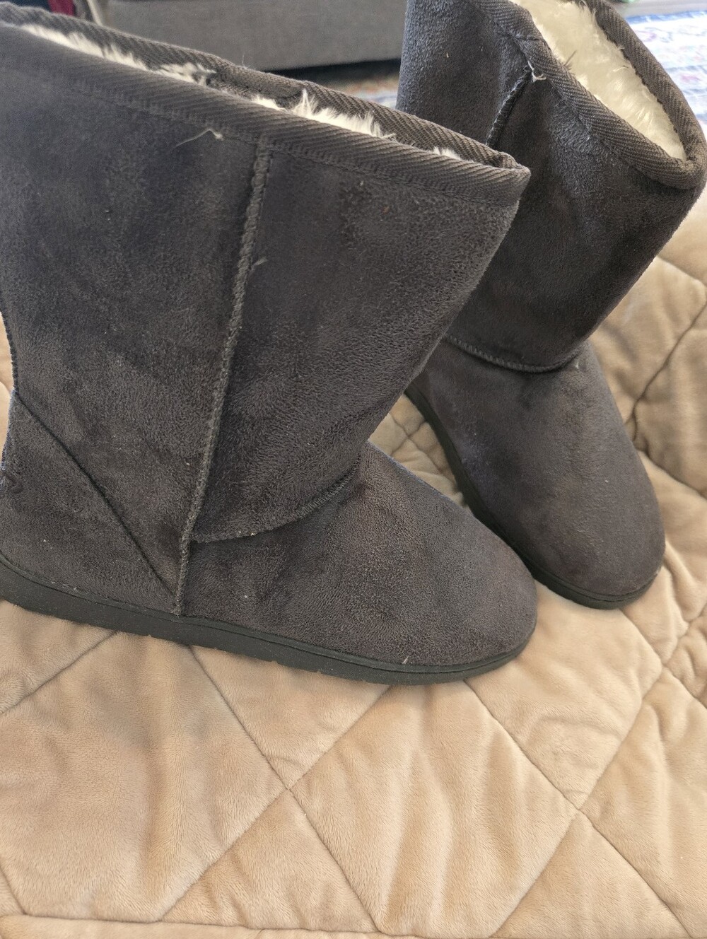 DAWGS 9" Microfiber Boots - Cream Faux Shearling.  Never Worn-still Has Stuffing
